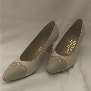 Cream/taupe Salvatore Ferragamo pumps